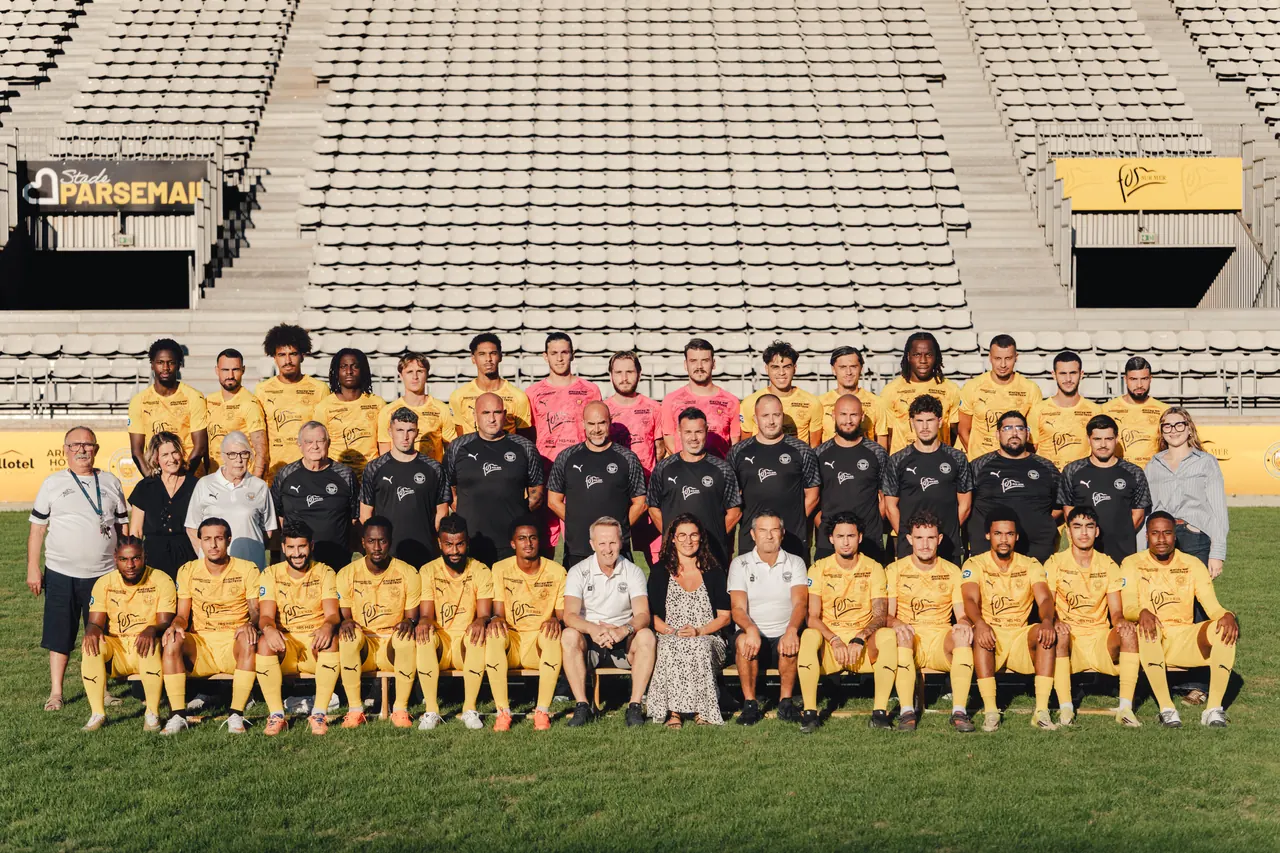 Photo d'équipe – ES Fosséenne